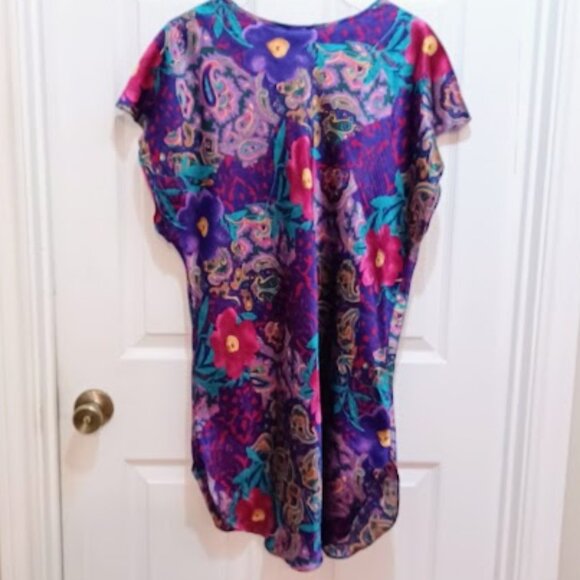 California Miss nightgown Size Large, multi-colored w/silky feel - Picture 2 of 11